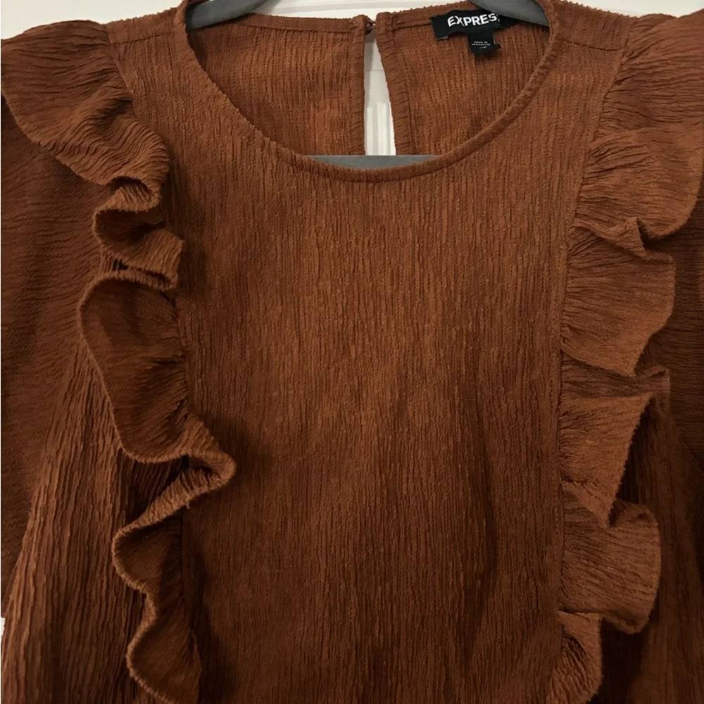 Express Rust Ruffled Top - Picture 3 of 4